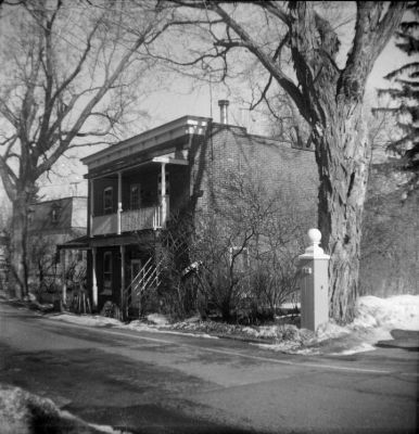 2002-02-23-06
Saint-Eustache (Qc), 2002-02-23.
Kodak Brownie Hawkeye Flash, Verichrome Pan, ID-11.
