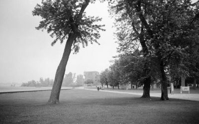 2002-06-26-01
Fort de Chambly (Qc), 2002-06-26.
Zeiss Nettar 517/2, T-Max 100, ID-11.
