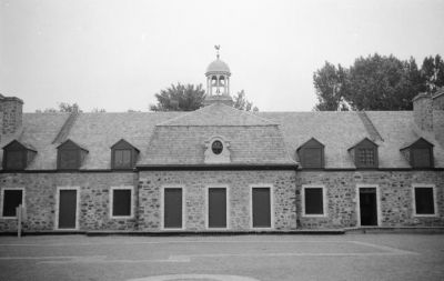 2002-06-26-09
Fort de Chambly (Qc), 2002-06-26.
Zeiss Nettar 517/2, T-Max 100, ID-11.
