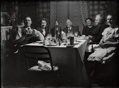 Repas de famille
Voigtlander Vag 9x12
