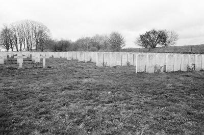 Crucifix Corner Cemetery (Fouilloix - Somme) Février 2026
Minolta X500 - Ilford HP5
