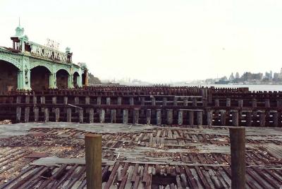 Hoboken Trans Hudson Ferry Terminal (ex ERie Lackawanna)
Octobre 1991 - Minox 35GT - Kodak Gold 100 

