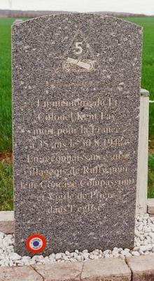 Mémorial Kent Fay - Rully (Oise)
Mars 2026 - Kodak Gold 400 -  Minolta X500
Mots-clés: Mémorial Kent Fay - Rully (Oise)