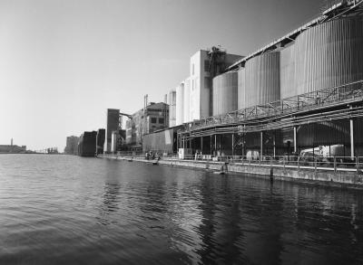 Le port
Fuji Gs645W/Ilford HP5/Red filter

