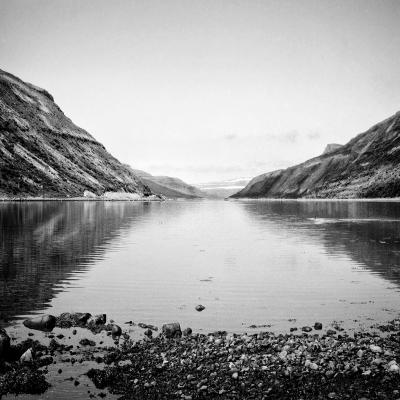 Fjord de l'Ouest
Quelque part dans les fjords d'Islande
Rolleicord, Kentmere 100 ASA (Rodinal 1+25)
Mots-clés: Paysage d'Islande