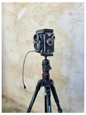 Mon Rollei avec déclancheur a distance sur son pied
