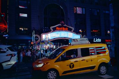 Hard Rock Café Time Square
Pentax Espio Mini - Cinestill 800T
